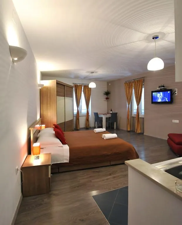 Rooms & Apartments 72 Zadar 0*,